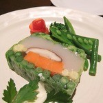 ビストロ イッシュウ - 帆立の燻製と野菜のテリーヌ