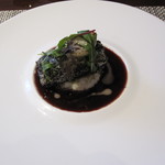 ラ ターブル ドゥ ジョエル・ロブション - トランペット茸をまとった　真鱈のポアレ