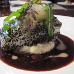 ラ ターブル ドゥ ジョエル・ロブション - 黒い粒がトランペット茸