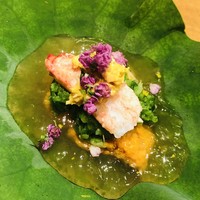 御成門はる - 毛蟹とムラサキウニ、叩いたオクラ