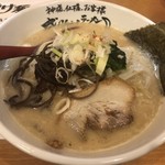 らーめん 神月 - とんこつ醤油ラーメン (686円)税別