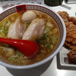 どうとんぼり神座 - 煮玉子ラーメンとからあげ