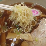 長良川サービスエリア（下り線） フードコートコーナー - かための中細ちぢれ麺と分厚いチャーシュー