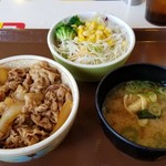 すき家 - 牛丼(ミニ)サラダセット(440円)