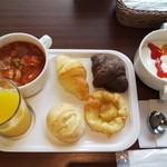 名古屋ビーズホテル - 朝食ラインナップ。パンは他2種類、スープは他1種類、後はゆで卵がありました。