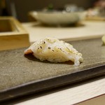鮨処よしな - ［2019/08］寿司② ほっき炙りの握り