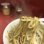 ラーメン二郎 - ラーメン少なめ650円の麺はこんな感じでありましたッ！！