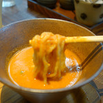 筥崎鳩太郎商店 - 渡り蟹の濃厚エキスにだし汁を加えたお店オリジナルのつけ麺だそうです。
