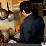 銀座 RockBar VOX - カウンターの片隅が厨房なのだ！