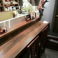 瓦町どら鴨 - 奥のほうはカウンター席