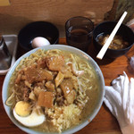 ラーメン富士丸 - 富士丸ラーメン 生卵 ブタカスイリアブラ  940円
            （850円+60円+30円
            ）