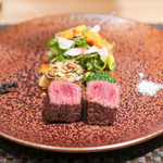 ARMONICO - 純血種の熊本県の馬肉の肩ロース、 イタリアンパセリのサルサヴェルデ