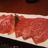 蕃 YORONIKU - サシ素晴らしい。