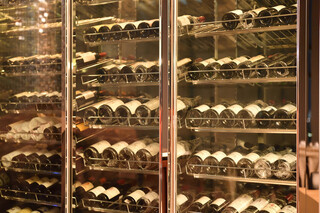 Ar's Italian Cuisine - 世界中から取り揃えた3000本以上のワイン