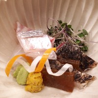 赤坂 菊乃井 - 明石天然鯛　さごしの焼霜　あしらい一式
