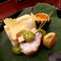 赤坂 菊乃井 - ①鯛菊花寿司②鮎うるか③鱧子落雁④焼目栗⑤鱧味噌漬け焼き⑥翡翠銀杏⑦銀杏芋⑧松葉素麺