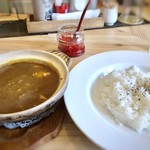 Hamaji - ◆「すぺしゃるシーフード土鍋カレー」と「ライス」、福神漬け