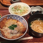 日本料理 田中 ひっつみ庵 - 2019年9月。かつ丼にミニ野菜サラダ付けました。