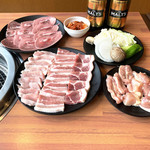 Yakiniku Te-Buru O-Da-Baikingu Hare Gohan - 【シンプルながらいっぱい食べられる全45品】★厳選の豚肉・鶏肉はジューシーで濃厚な味わい！★伝説の白コロホルモン★ふわっふわのたまごスープが自慢！＜堪能コース＞