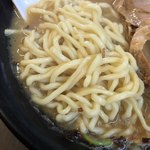 Membi To Satou - 醤油らー麺(鶏白湯スープ)+味玉
                        麺は太縮れ麺