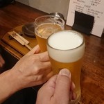 旬魚旬菜まるとび - 生ビールで乾杯。