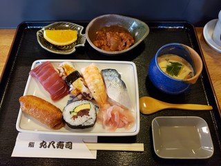 Maruhachi Zushi - にぎり寿司定食　750円