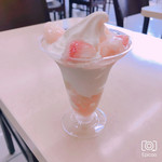 ミニストップ - 料理写真:白桃パフェ