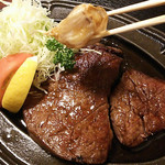 江戸川 - 黒毛和牛和風ステーキ。揚げたニンニクを…