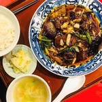 虎萬元 - 牛スネ肉の香味唐辛子煮込み
