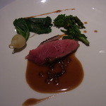 ヴィヤンド／ヴュルゴー家シャラン鴨のロティ、カシスソース