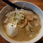 ラーメン海鳴 - 魚介とんこつラーメン