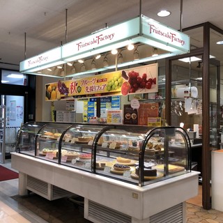 フルーツケーキファクトリー_2