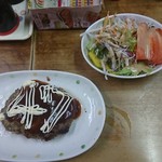 伊勢屋酒店 - ハンバーグ&サラダ。