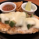 クックドルフィン - アボカドチーズステーキ(大山鶏)