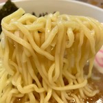 115517920 - さぁ、麺(太麺)を啜ってみましょう♪
                      
                      にぼしラーメン
                      2019年9月中旬