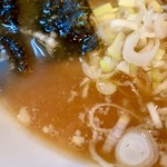 名代にぼしラーメン 渋谷 時代屋 - スープ表面
            
            にぼしラーメン
            2019年9月中旬