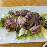 寿司吉 - まぐろほほは削ぎ落したような見た目