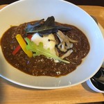 ツムギ カフェ - キーマカレーと自家製のバルサミコス