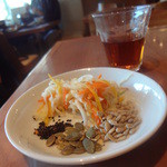 10ZEN - セルフコーナーで取り放題のピクルス、ひまわりの種その他