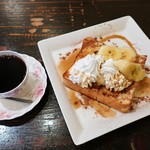 カフェドムッシュ - シナモンバナナトーストメープルソース（ドリンクSet）