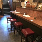 日日是 神戸 段 - 地下に降りると、ダイニングバー風のお店が現れます（２０１９．９．１４）