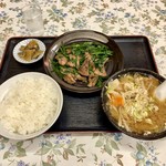 味栄 - レバニラ炒め定食(\950)　とん汁(\300)