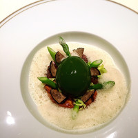 ロオジエ - 半熟卵　ほうれん草と紫蘇ソース和え ジロル茸とトリュフ添え