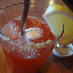 10ZEN - シルクパウダーを投入したデトックス・ブラッディシーザーをかき混ぜているところ♪