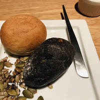 AWkitchen TOKYO 新丸ビル店 - イカスミパンとバターパン