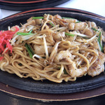 くまもと中央カントリークラブ - 鉄板ホルモン焼きそば