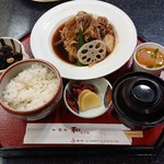 Washoku Doko Rona Gomi - 肉豆腐定食