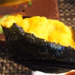 玄海鮨 - ウニ様です  キュウリがのってましたが  スペース稼ぎではありません  御覧の通り  そして  これが ムチャウマです