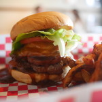 Honolulu Burger Co. - 料理写真:ロコモコバーガー