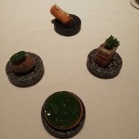 オマージュ - アミューズ達。毎回変わるプレゼンも素敵。